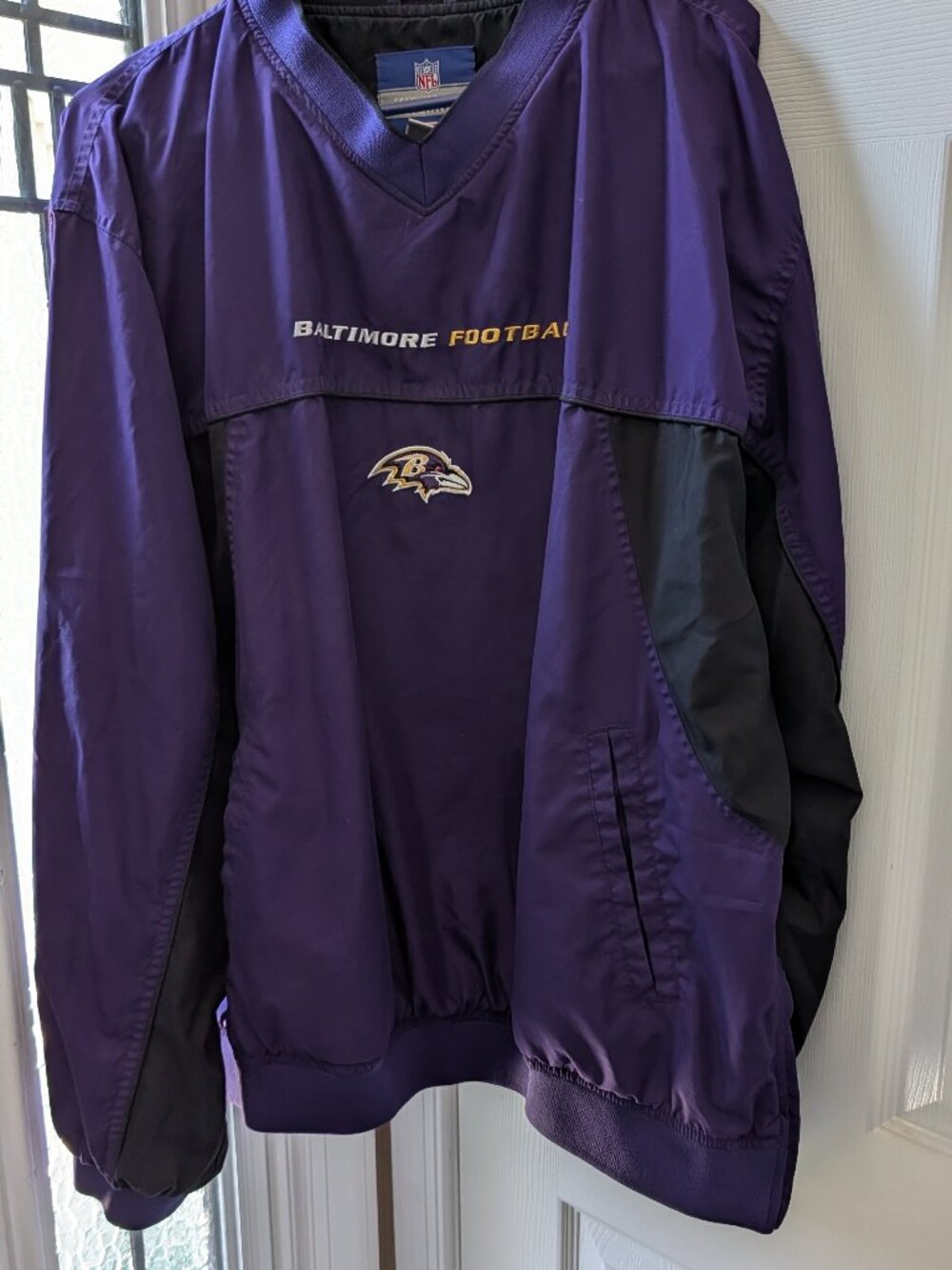 GEAR-UP FOR NFL FALL SEASON WITH THIS GENUINE LIKE NEW BALTIMORE RAVENS PULLOVER